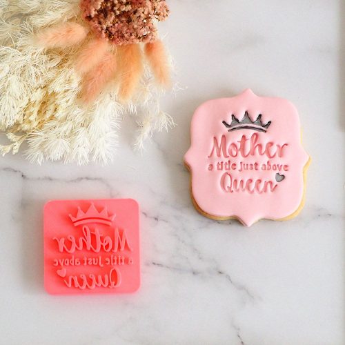 Decorated cookie showing the Mother a title above Queen design